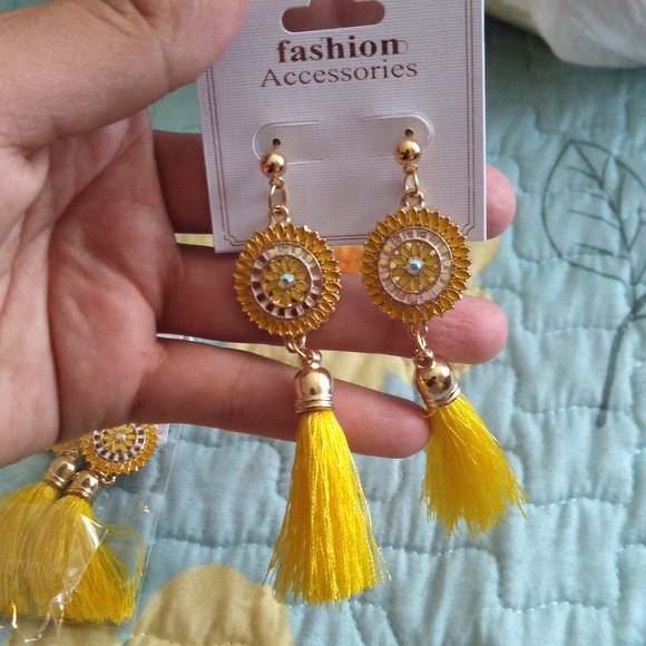Women Tassel Earrings - Picture 3 of 5